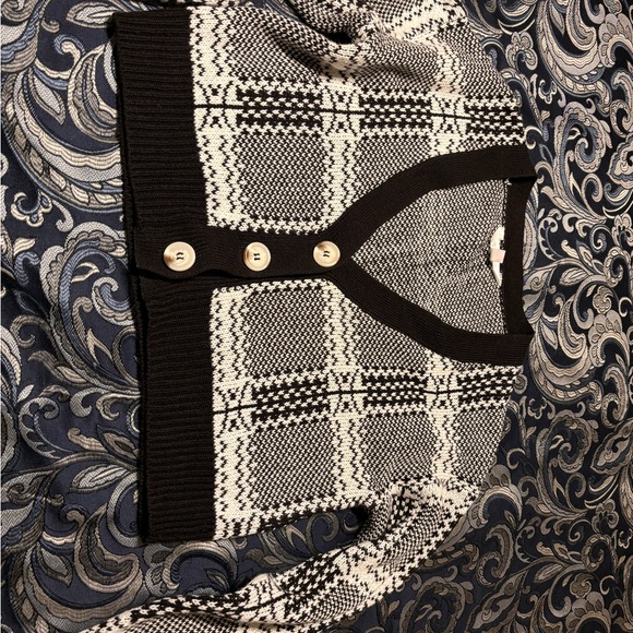 Cardigan - Picture 2 of 4